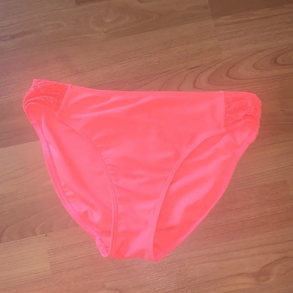 SO girls 2 pieces swimsuit with crochet like material Size 14